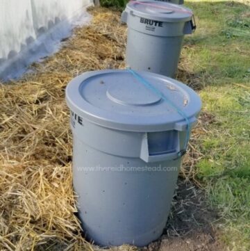 If you like to putter in the garden, you MUST use compost! Create your own with this Easy Simple No Work DIY Composting Tutorial! The Reid Homestead #compost #composting #gardeningtips