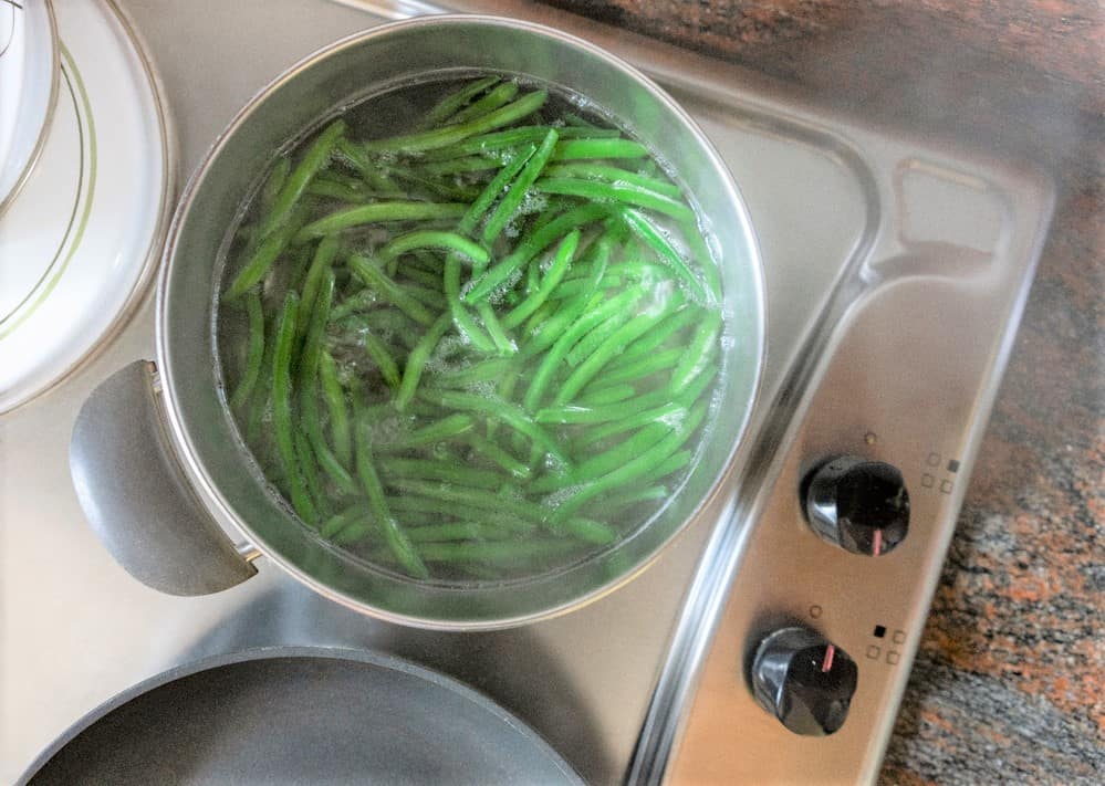 photo of a large pot of green beans on the stove