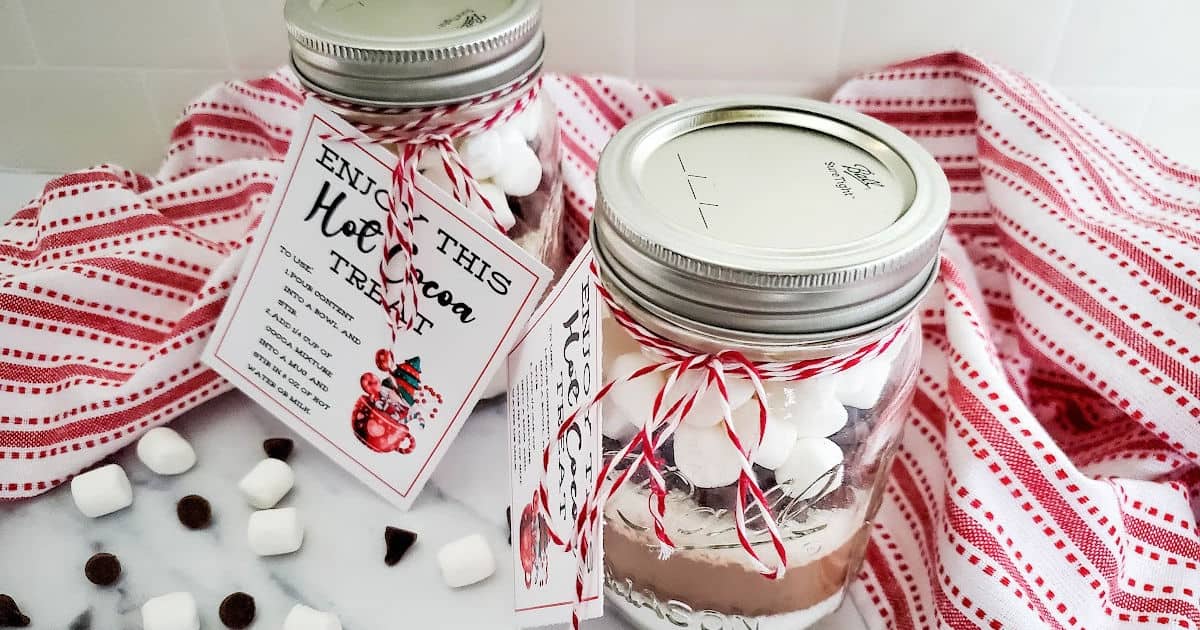 Hot Cocoa in a Jar Gift Idea