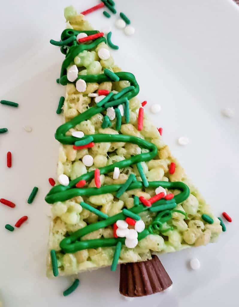 a finished christmas tree rice krispie's treat